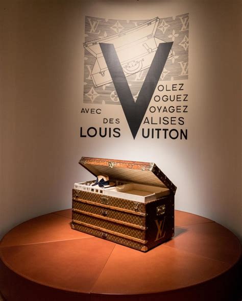 does louis vuitton require signature|louis vuitton signature spain.